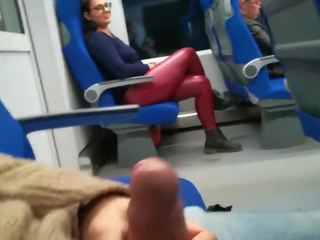 Stranger jerked a sať ma v the vlak