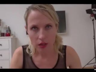 Geile blondīne macht deutschen netīras runāt beim arschficken