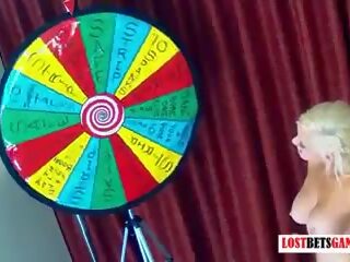 6 incredibly lepo dekleta predvajanje spin the wheel od nudity