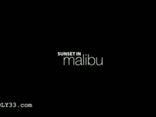 Sunset į malibu į menas pose filmas