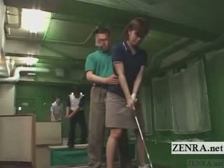 Subtitled japans golf schommel erection demonstration