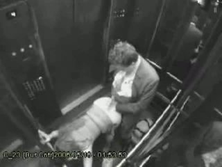 Geil koppel getting heet in deze elevator video-