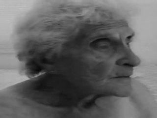 90 yrs viejo abuelita y embistiendo