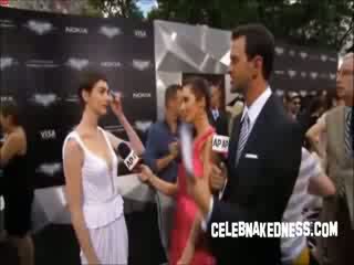 Celeb anne hathaway pokers em o escuro knight premiere