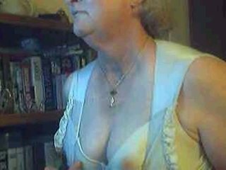 Cachonda abuelita en privado desnuda chat habitación