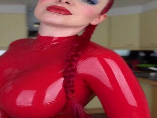 Missen fetilicious in rood latex catsuit, hd porno f5