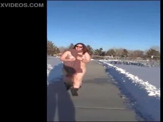 Super 熱 大美女 妻子 goes walking 裸體 在 該 snow: 色情 d1