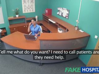 Fakehospital 医師 prank calls 彼の セクシー 看護師 ととも​​に 大きい ティッツ その後 fucks 彼女の