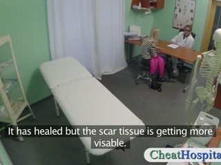 Fake 의사 examines 과 fucks 그의 뜨거운 금발의 환자