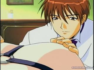 Curious escuro haired personagem prostitutas moans loudly e cums como colar are shoved em dela apertada anal
