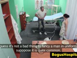 Реален spycam секс от европейски болница офис