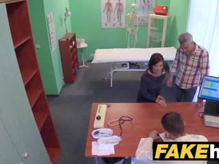 Fake ligoninė čekiškas daktaras cums per ištvirkęs neištikimybė žmonos įtemptas putė