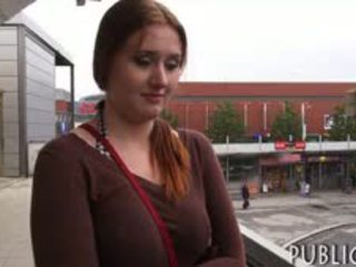 Veliko oprsje eurobabe nailed s pervert dude za a chunk od denar