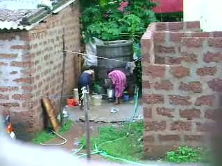 Izlemek bu two sıcak sri lankan bayan getting bath içinde penetran