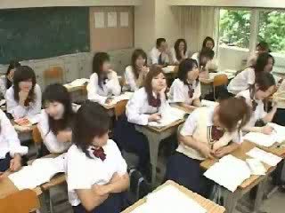 जपानीस क्लासरूम जर्किंग और फक्किंग में स्कूल t वीडियो