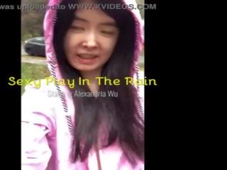 亚洲人 青少年 publicly reveals 她自己 在 该 rain&excl;